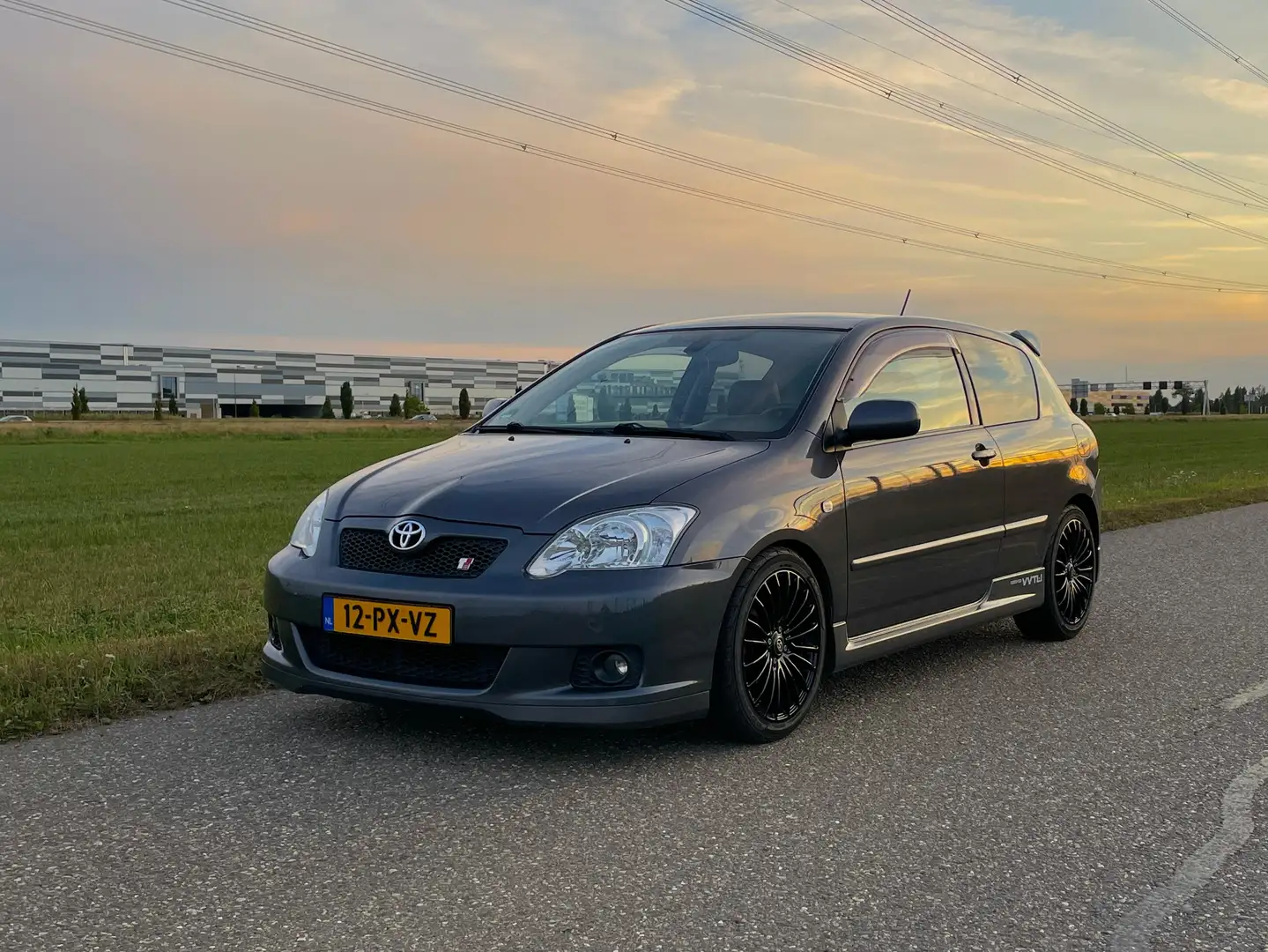 Toyota Corolla 1.8 VVTL-i T-Sport Grijs - 1