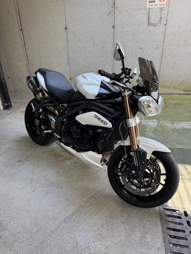 Triumph Speed Triple 1050 Alb - 2