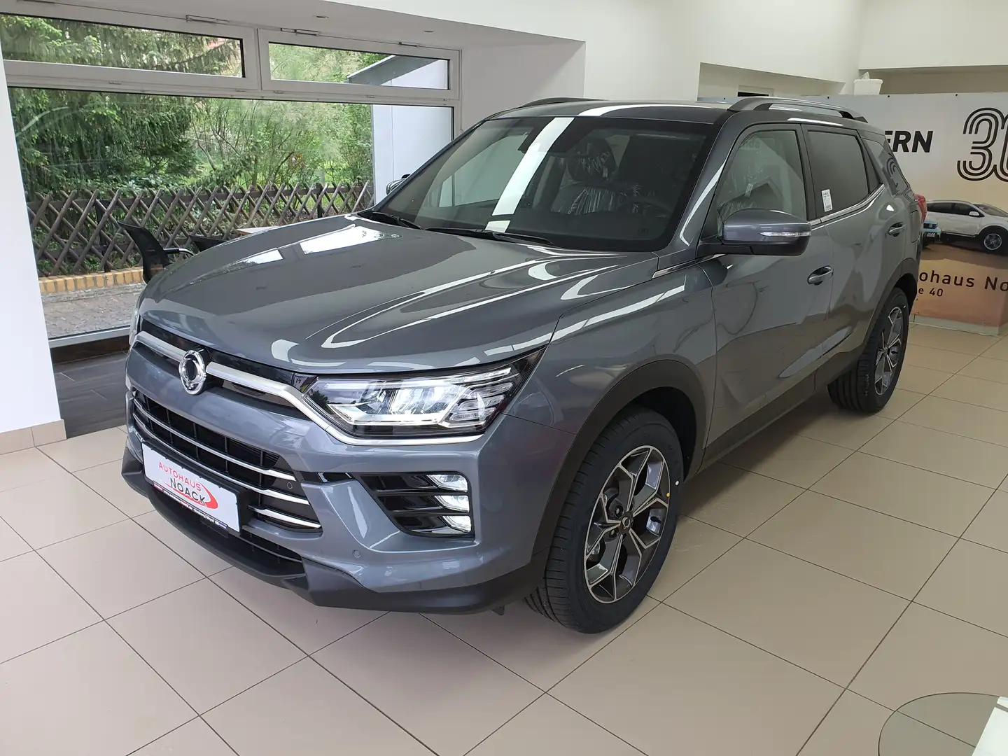 SsangYong Korando 1.5 T-GDi 2WD Ruby Gris - 1