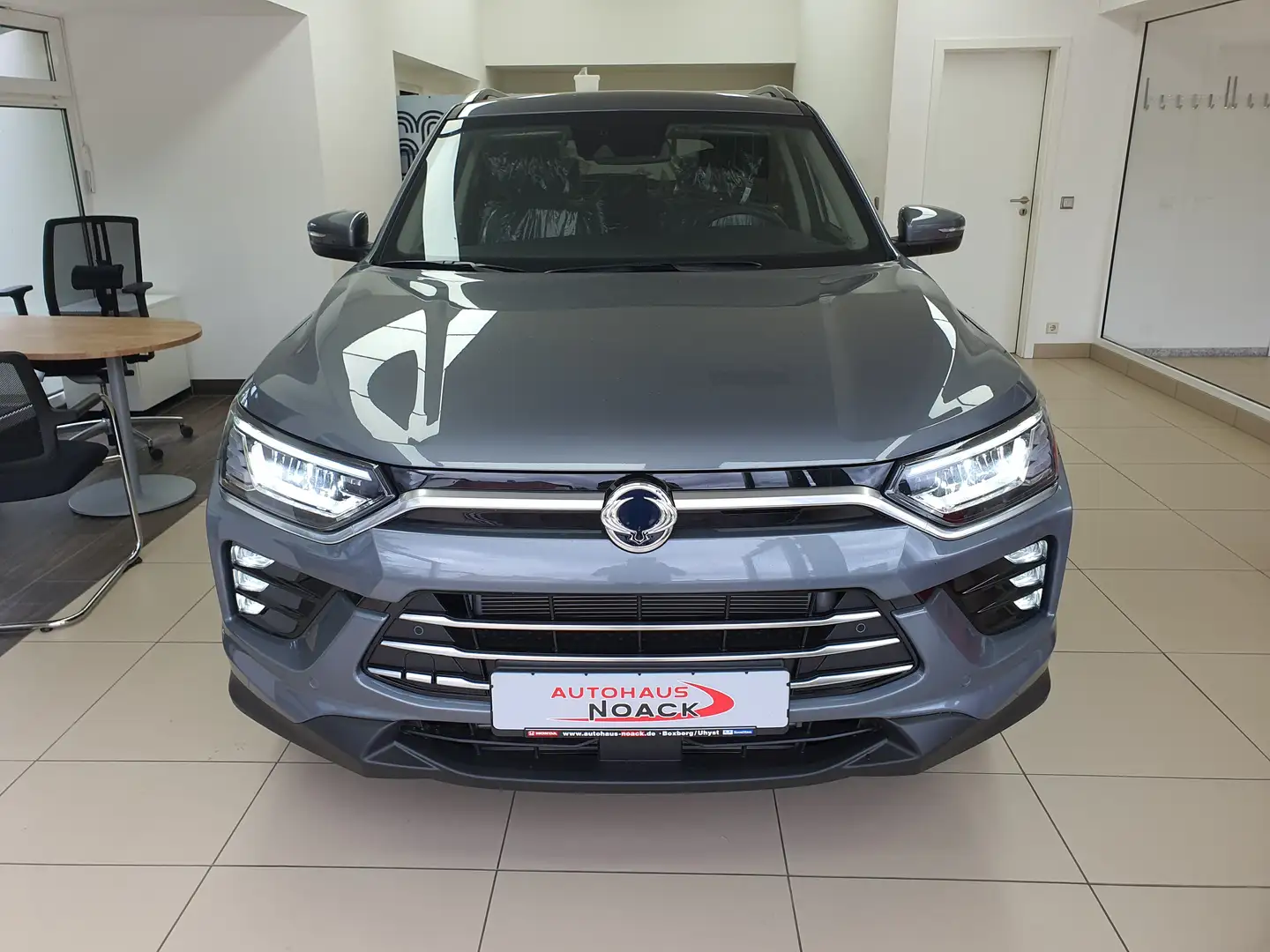 SsangYong Korando 1.5 T-GDi 2WD Ruby Gris - 2