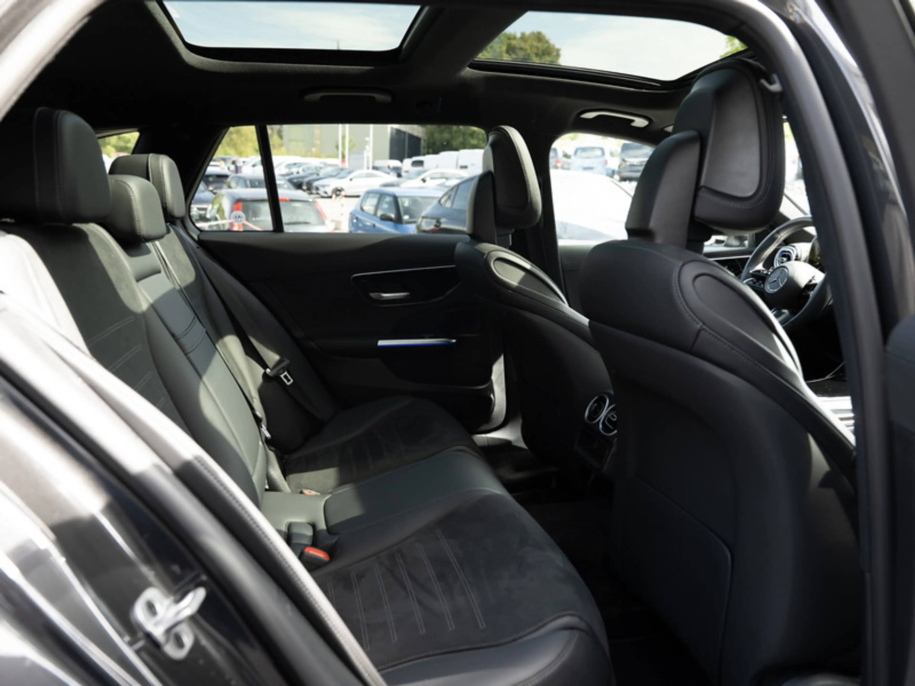 Mercedes-Benz C 220 d 4M T AMG-Sport/Pano/AHK/Stdhz/Memo/Totw — photo 5