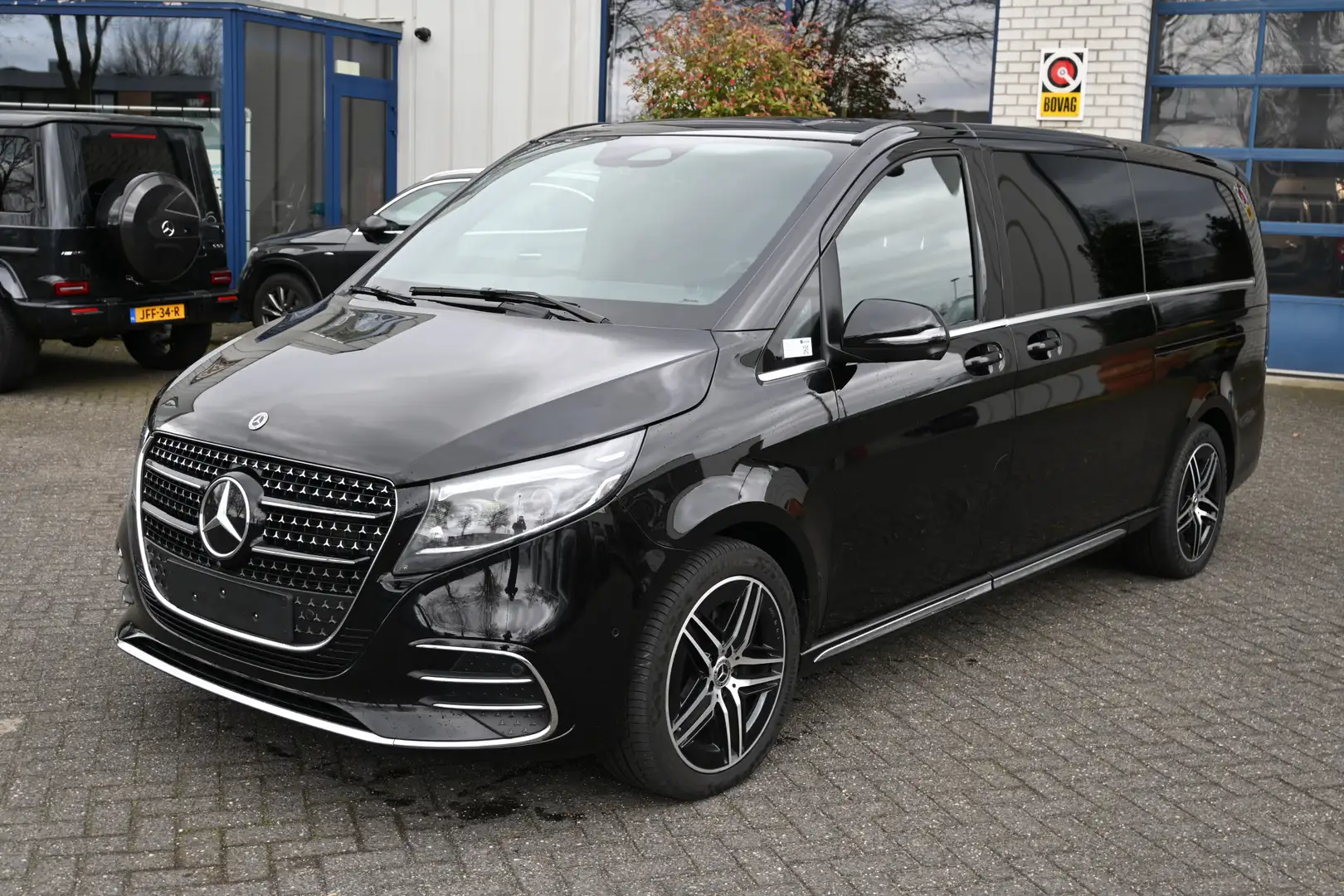 Mercedes-Benz V 300 300d 4-Matic AMG L3 XL 4x4 Incl BPM en BTW 8 zitpl Schwarz - 1