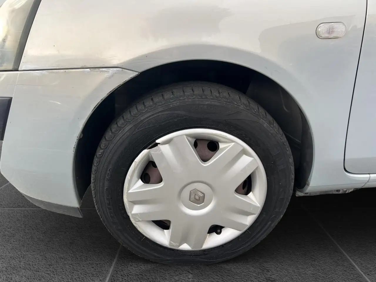 Renault Clio Citadine 3 portes — photo 17