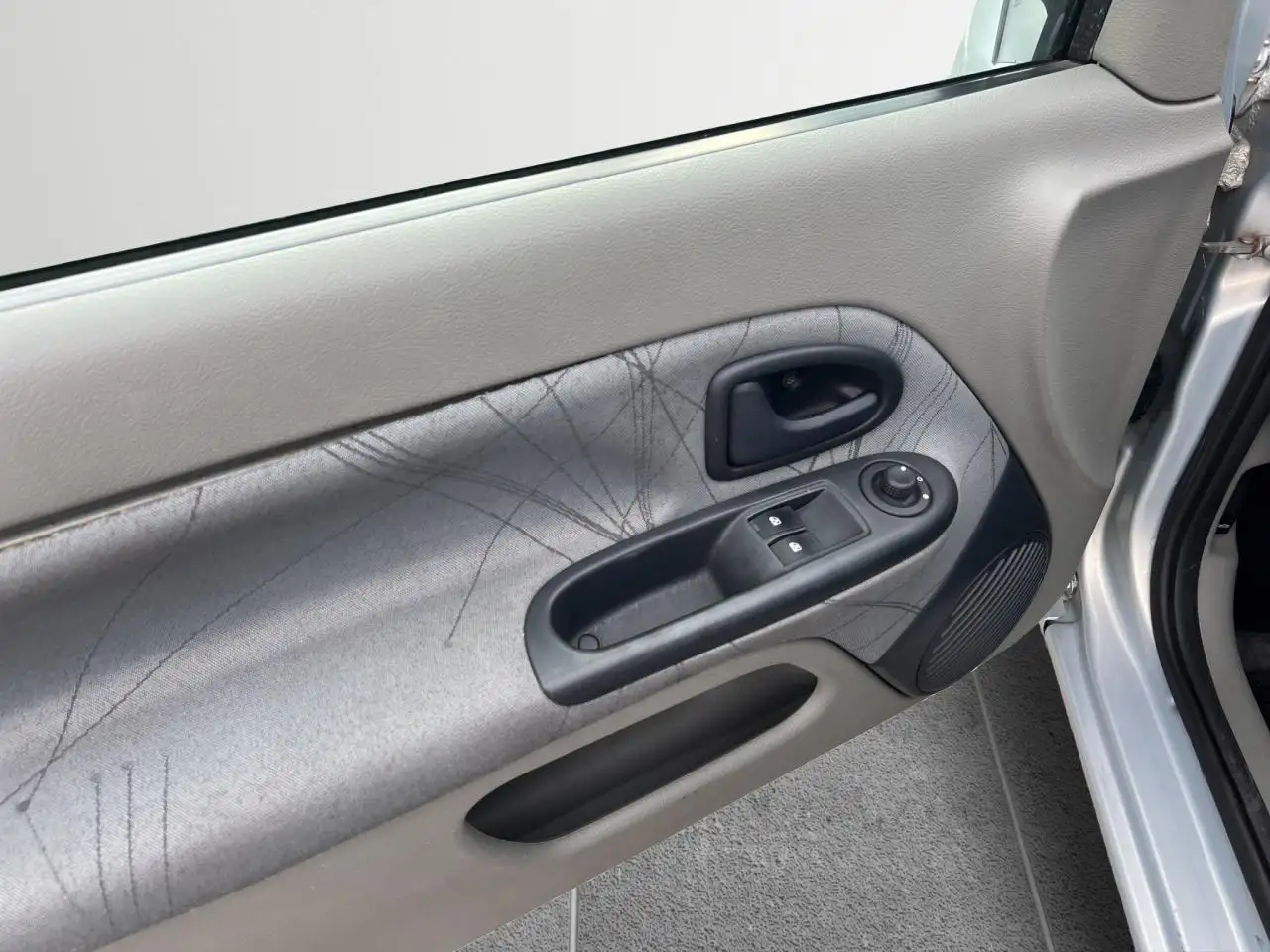 Renault Clio Citadine 3 portes — photo 21