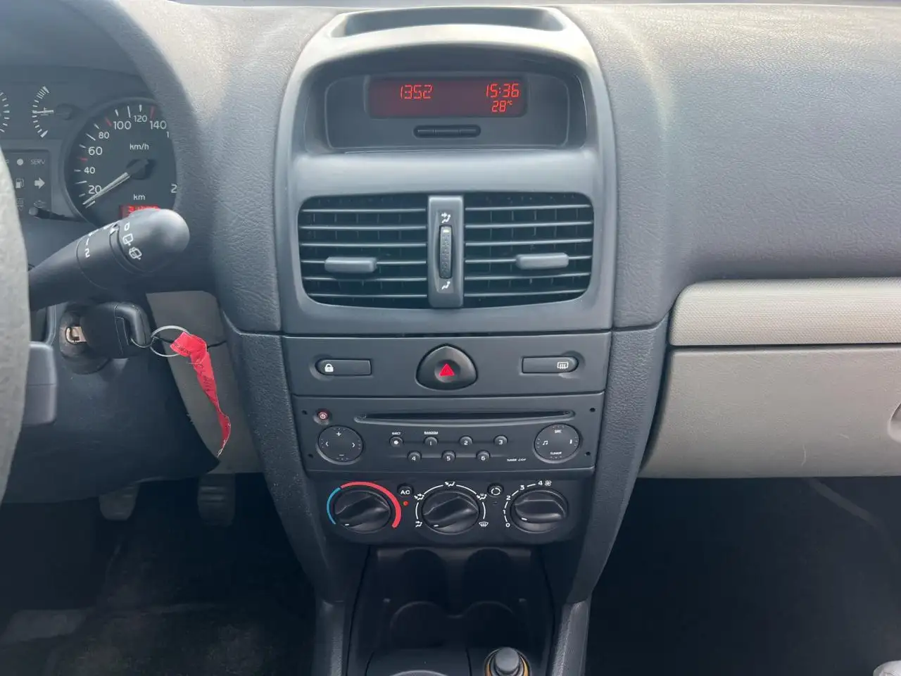 Renault Clio Citadine 3 portes — photo 13