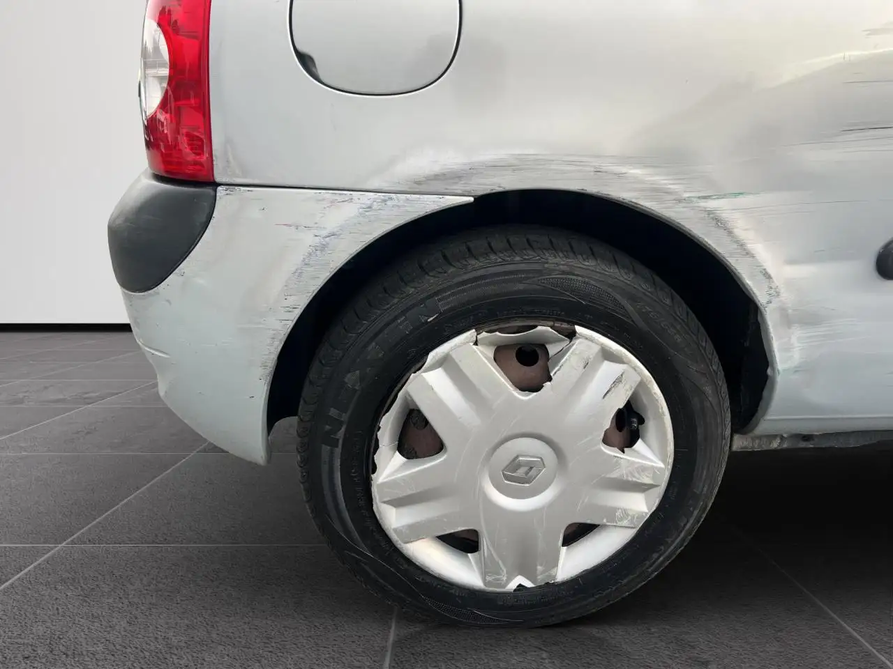 Renault Clio Citadine 3 portes — photo 20