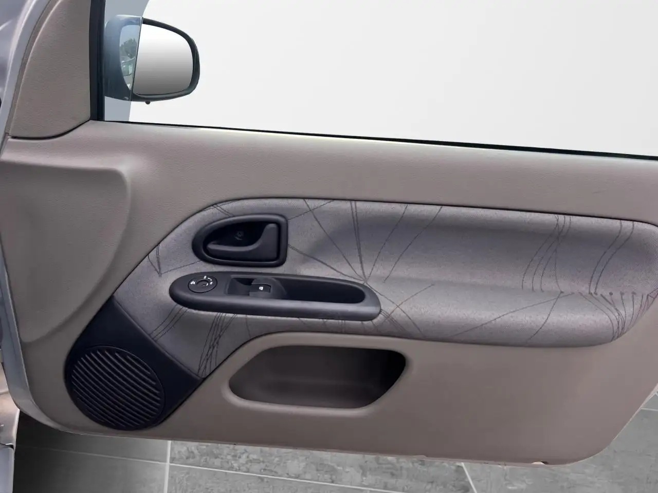 Renault Clio Citadine 3 portes — photo 22