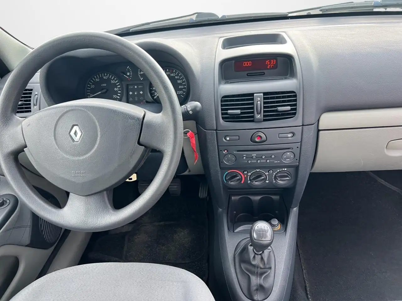 Renault Clio Citadine 3 portes — photo 11