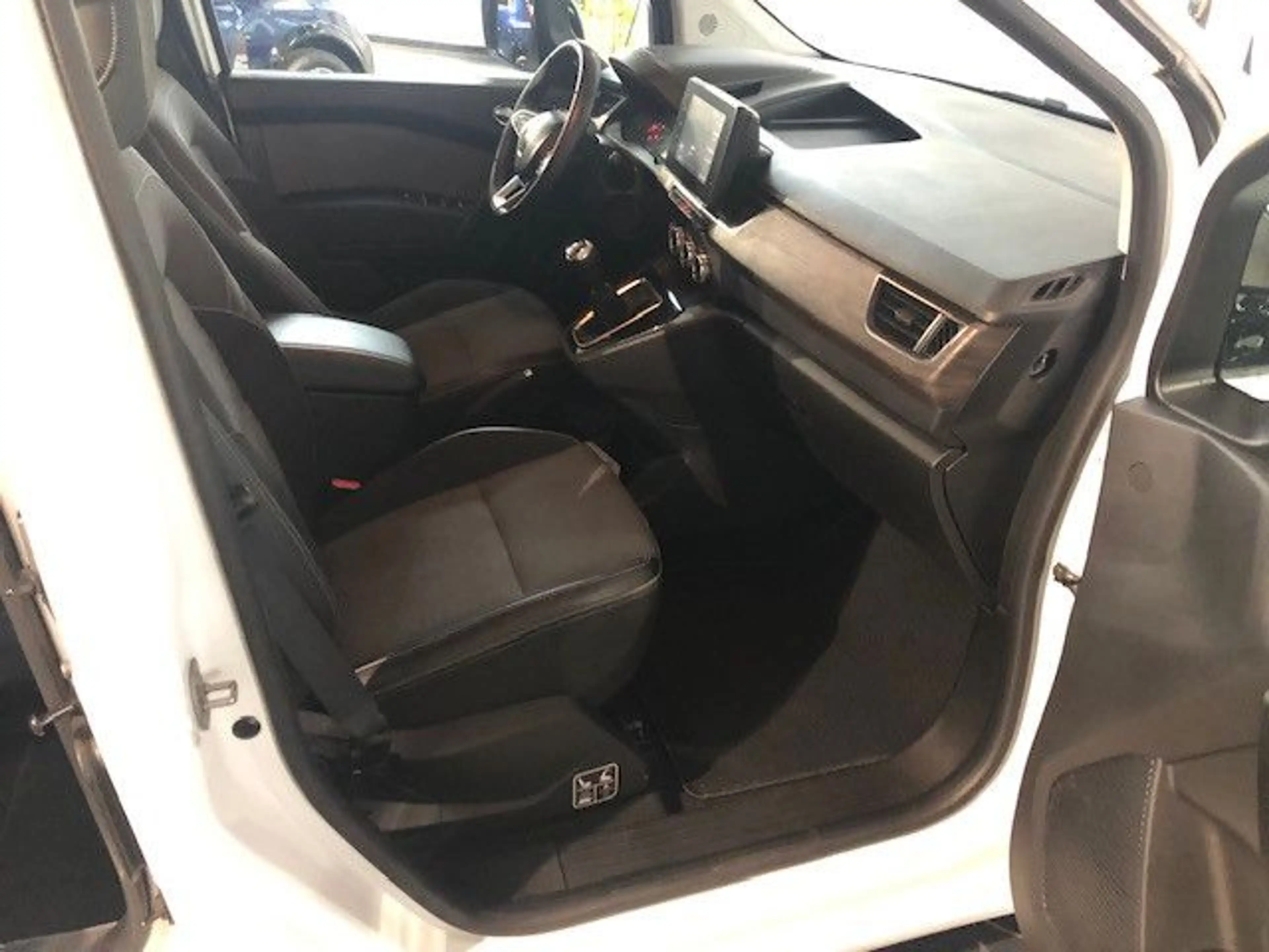 Renault Kangoo III blue DCi 115 — photo 13
