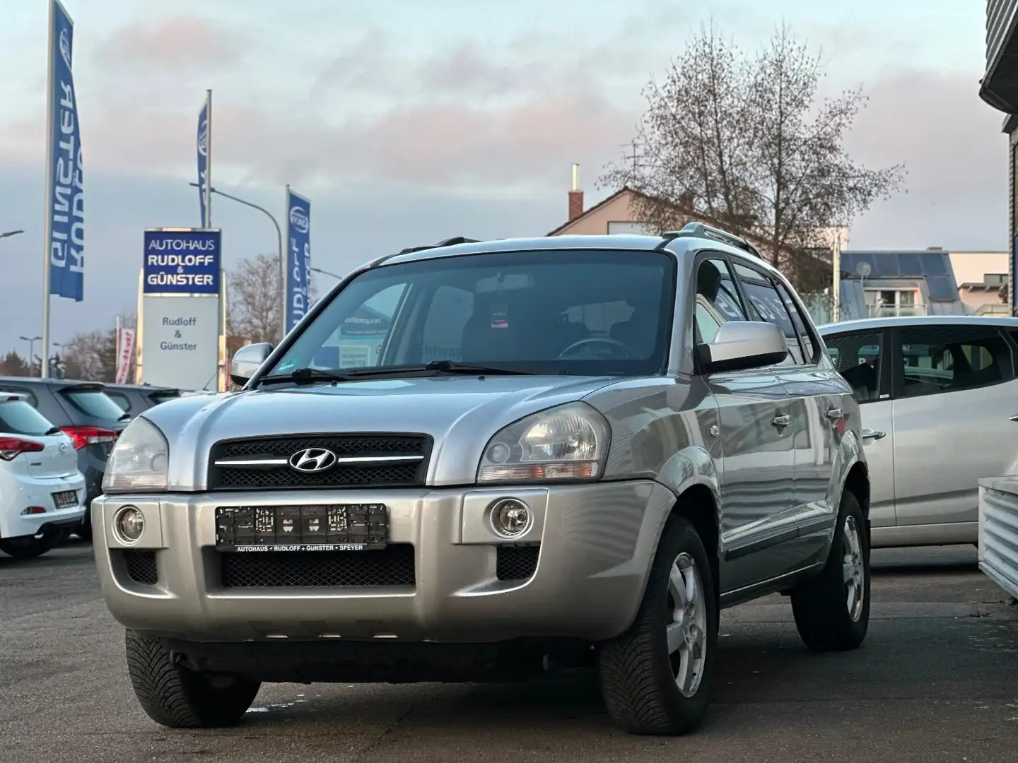 Hyundai TUCSON 2.0 GLS SHZ/LEDER/CIMAA/PDC/AHK/4SEASON Silber - 1