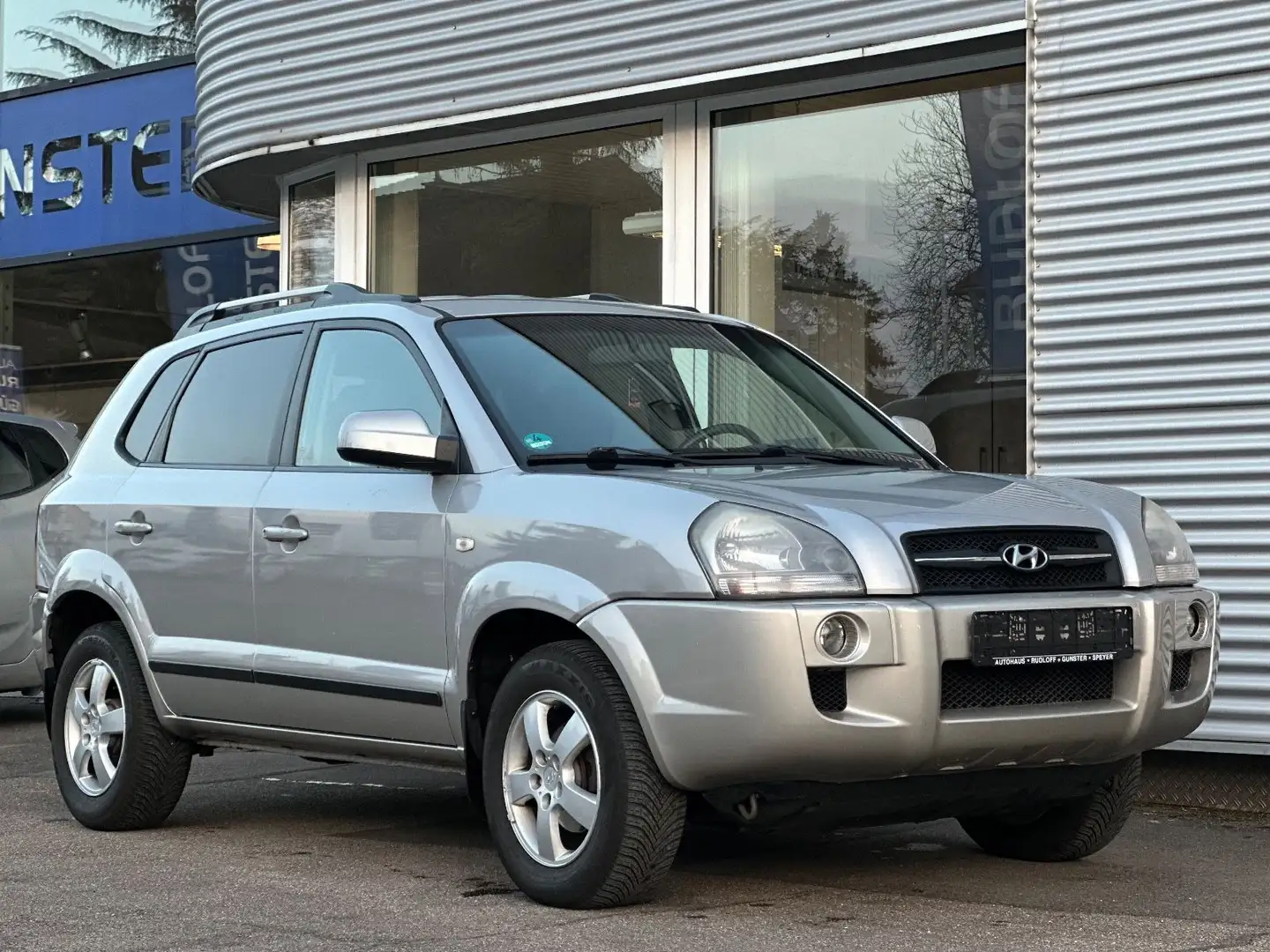 Hyundai TUCSON 2.0 GLS SHZ/LEDER/CIMAA/PDC/AHK/4SEASON Silber - 2