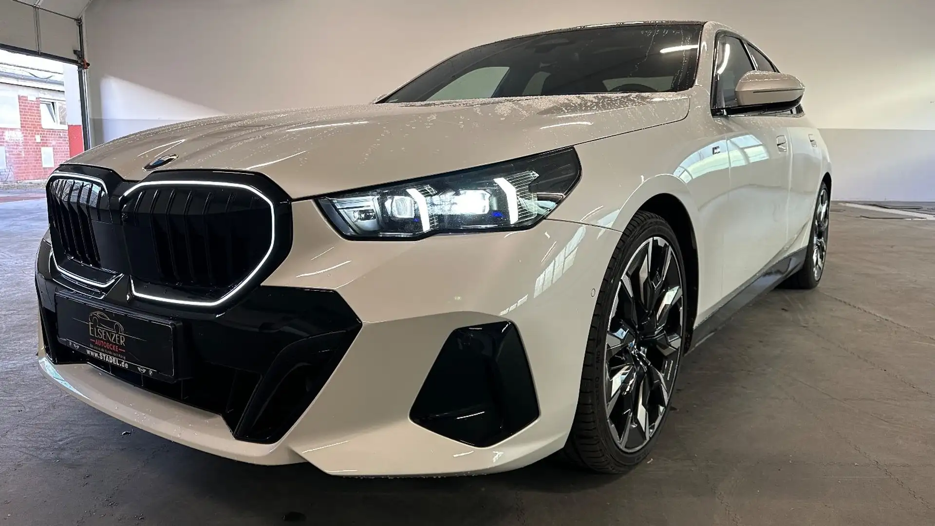 BMW 540 d xDrive M Sport Pro B&W Pano 21 Zoll Exklus Weiß - 2