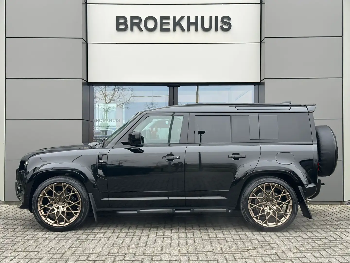 Land Rover Defender URBAN WideTrack 110 X-Dynamic HSE | 23" URBAN UC-9 Noir - 2