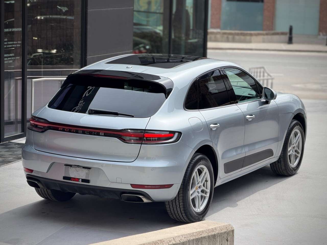 2021 Porsche Macan AWD thumb 7