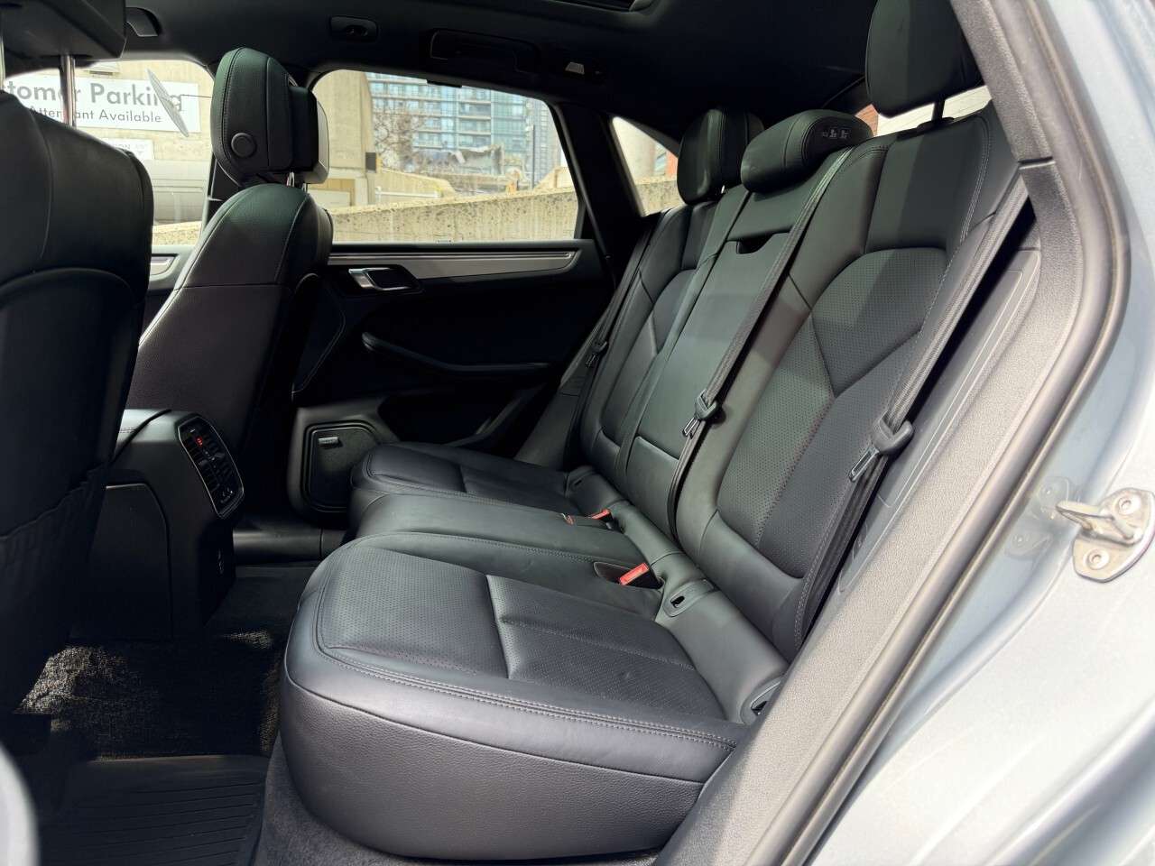 2021 Porsche Macan AWD thumb 19