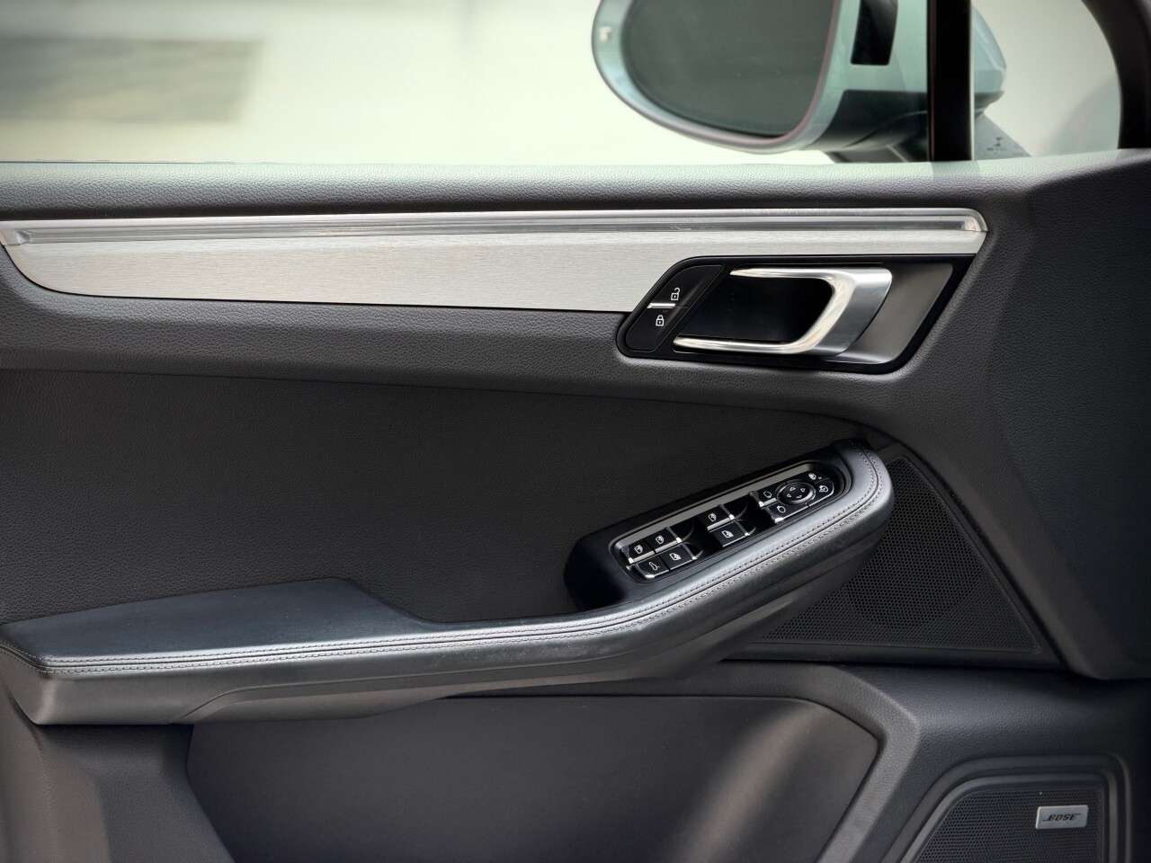 2021 Porsche Macan AWD thumb 17