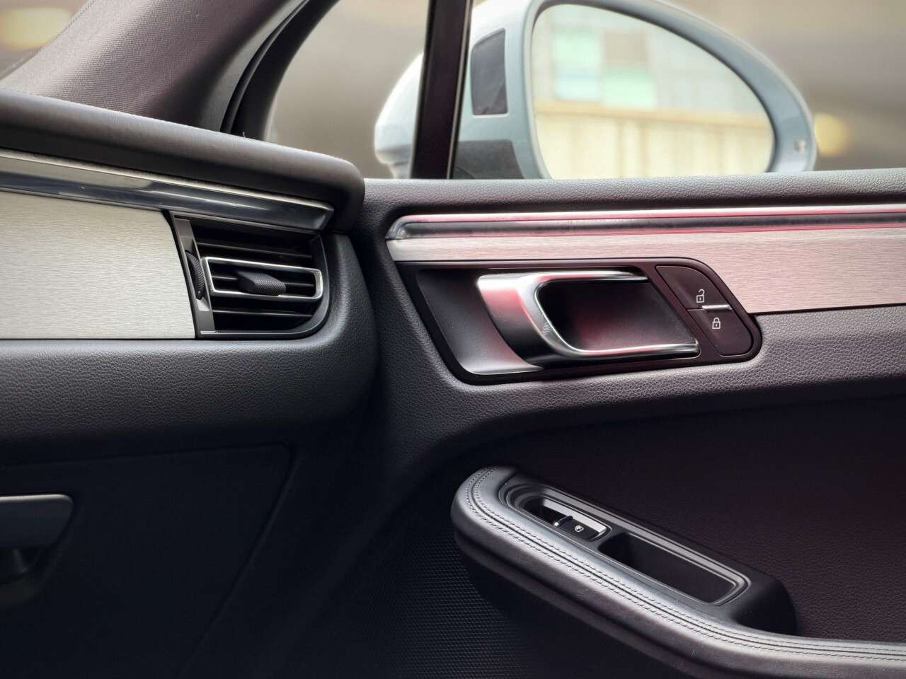 2021 Porsche Macan AWD thumb 22