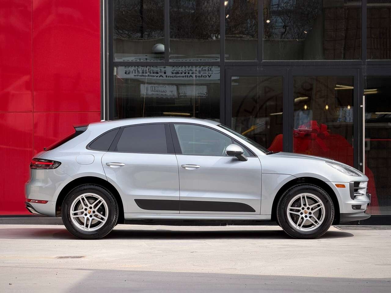 2021 Porsche Macan AWD alt 2