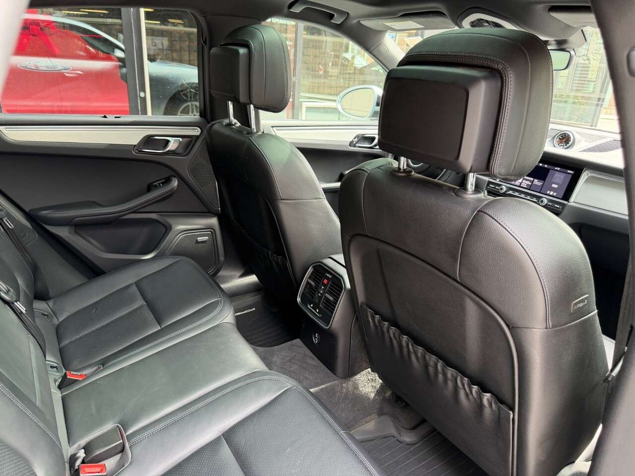 2021 Porsche Macan AWD thumb 21