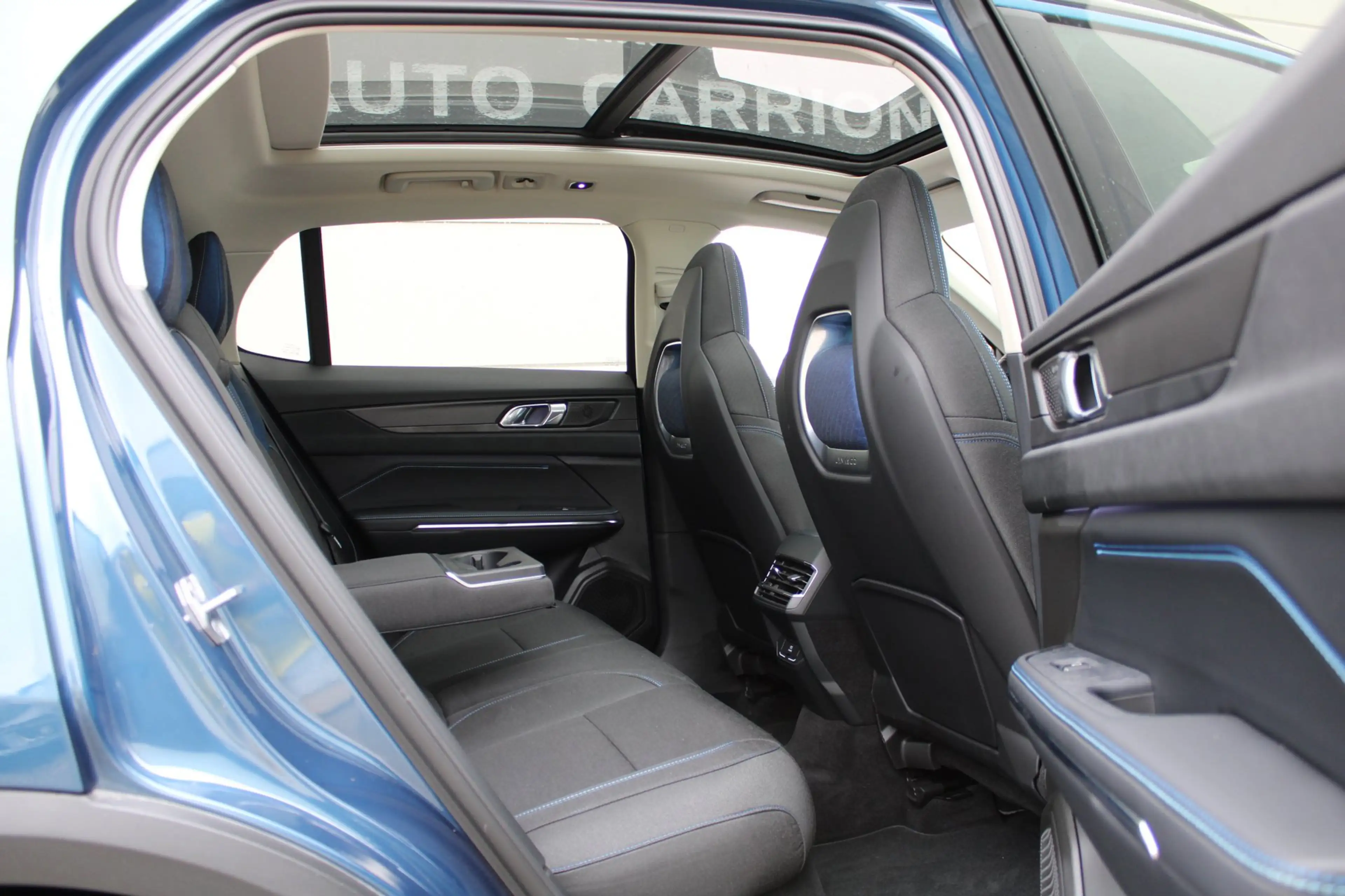 Lynk & Co 01 1.5 PHEV 262PK Camera Black Pack NAP BTW !! — photo 29