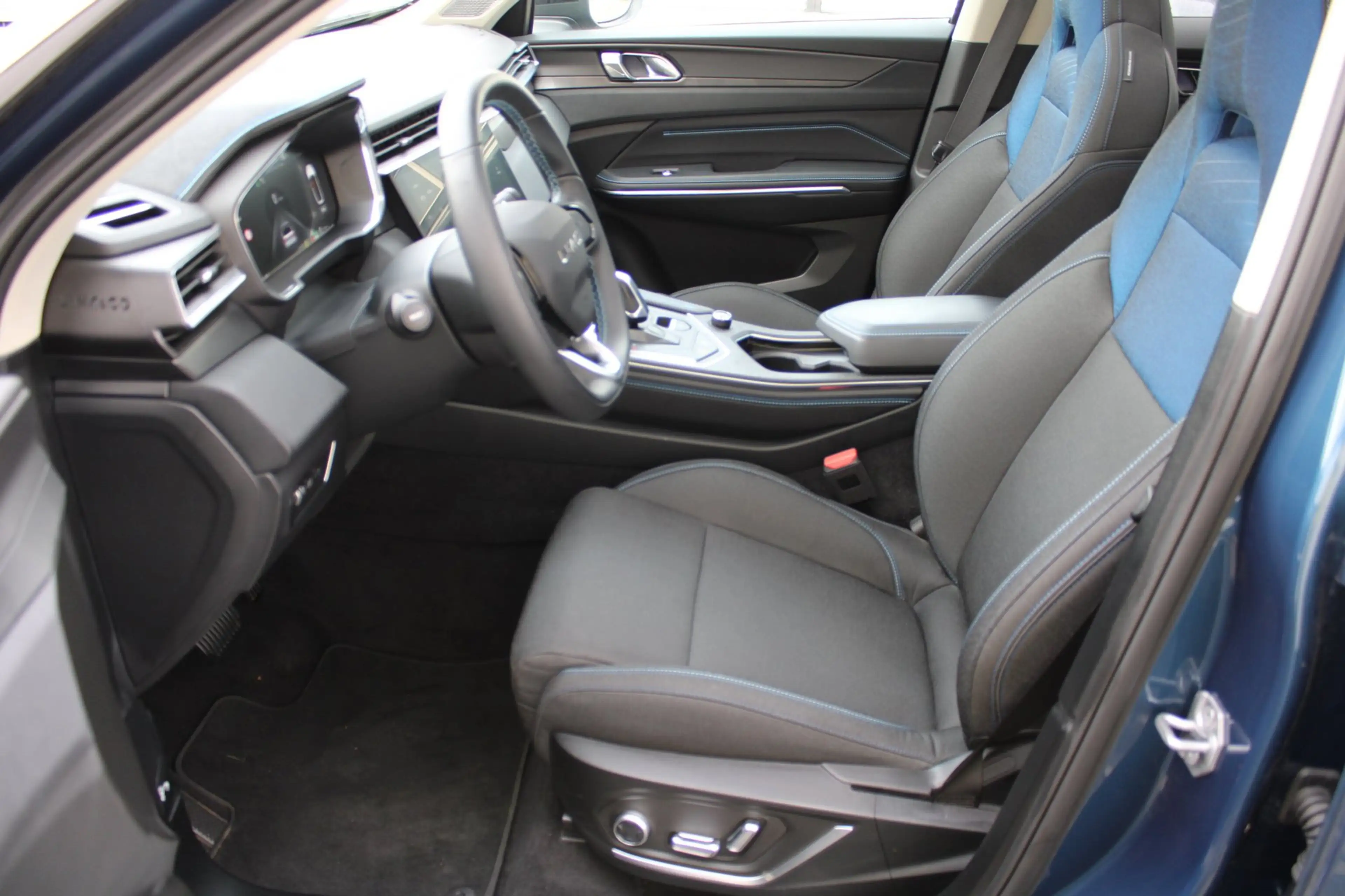 Lynk & Co 01 1.5 PHEV 262PK Camera Black Pack NAP BTW !! — photo 8