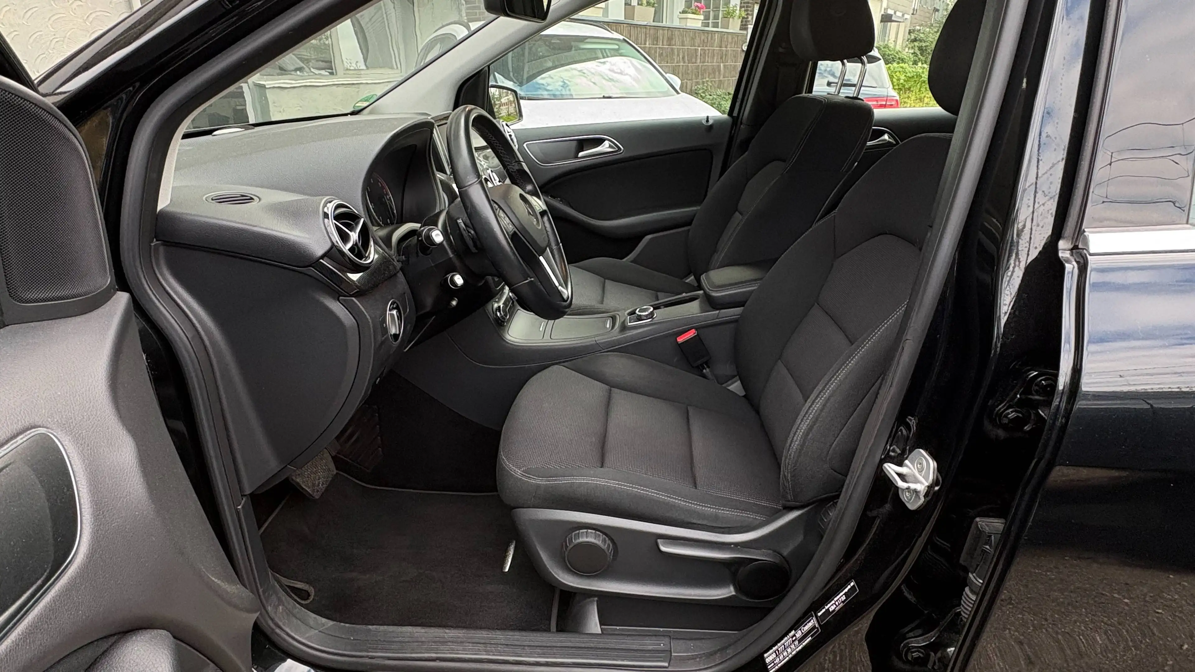 Mercedes-Benz B 200 B 200 CDI (BlueEFFICIENCY) 7G-DCT *NAVI*XENON*PARKASSIST* — photo 9