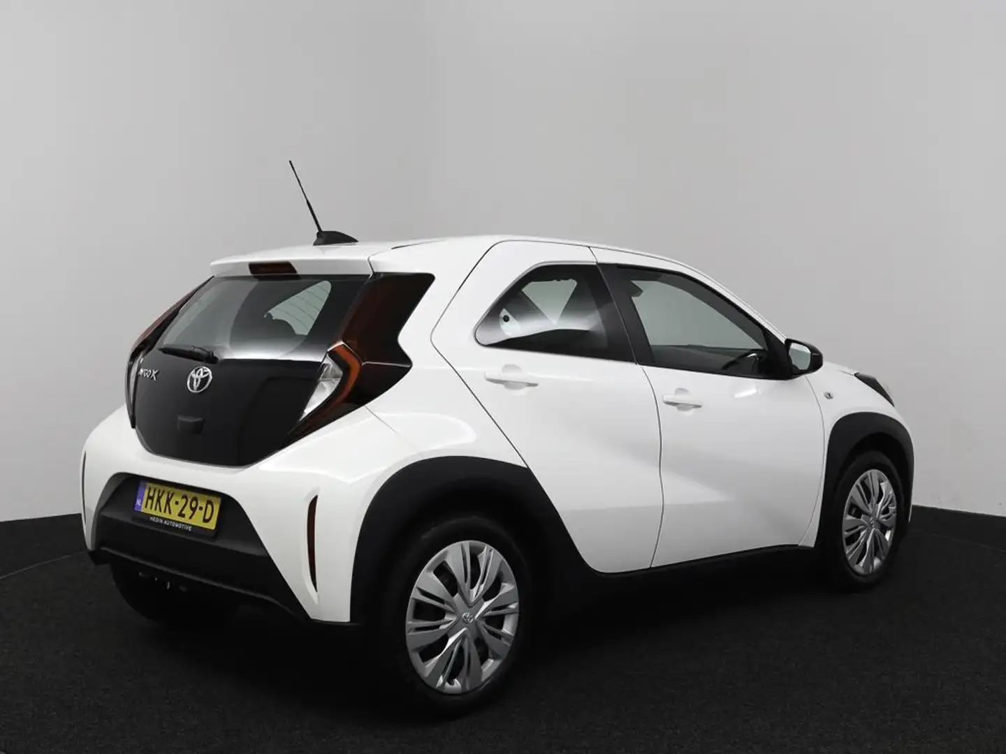 Toyota Aygo X 1.0 VVT-i MT Play | Navigatie via App | Camera | A Wit - 2