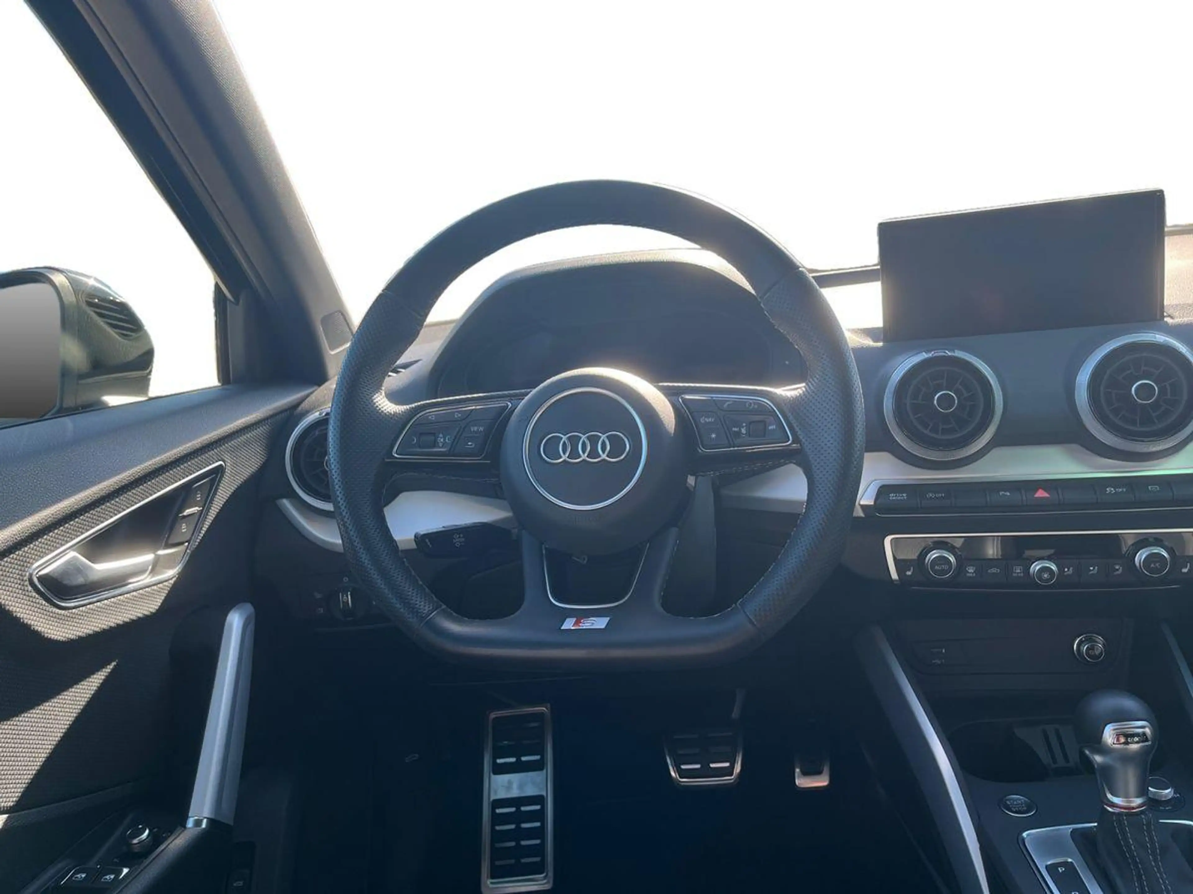Audi Q2 35 TFSI S-LINE+NAVI+KAMERA+MATRIX+BLACK+SHZ — photo 12