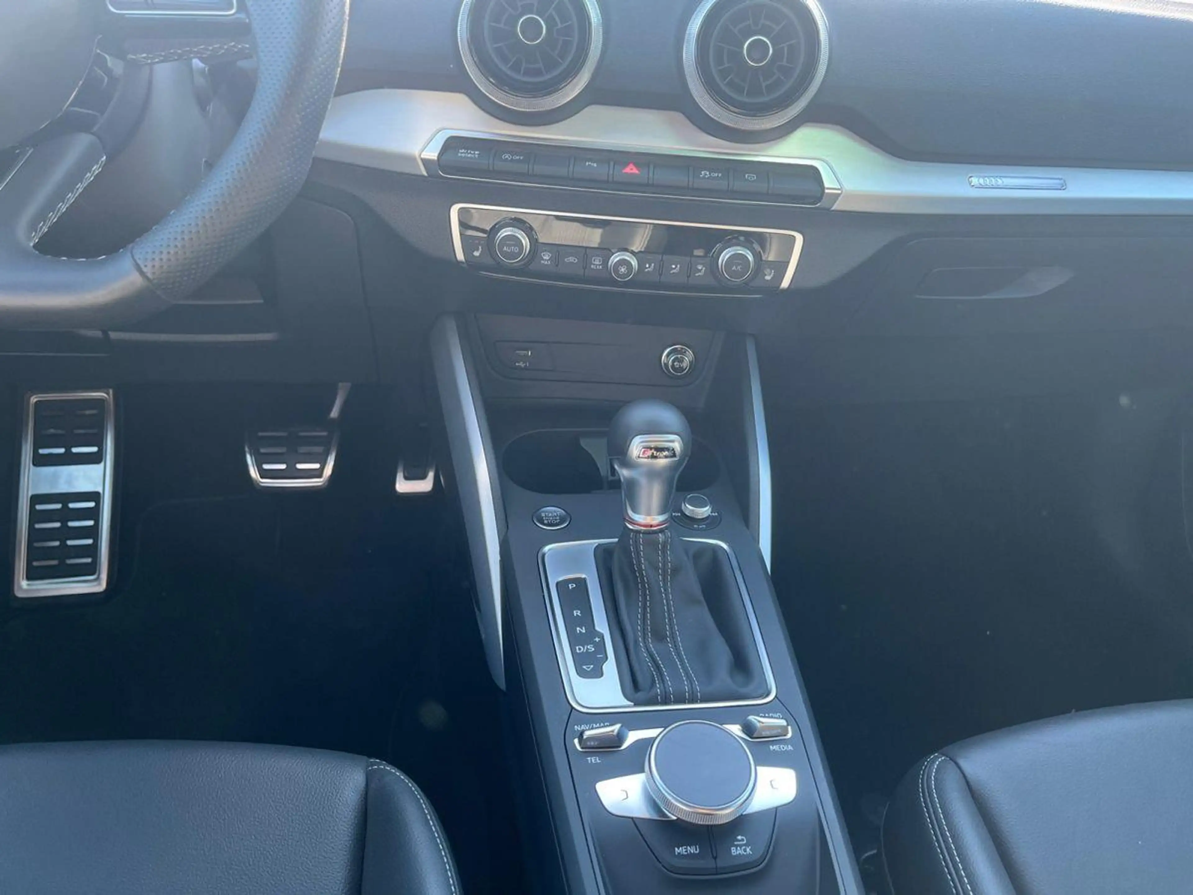 Audi Q2 35 TFSI S-LINE+NAVI+KAMERA+MATRIX+BLACK+SHZ — photo 11