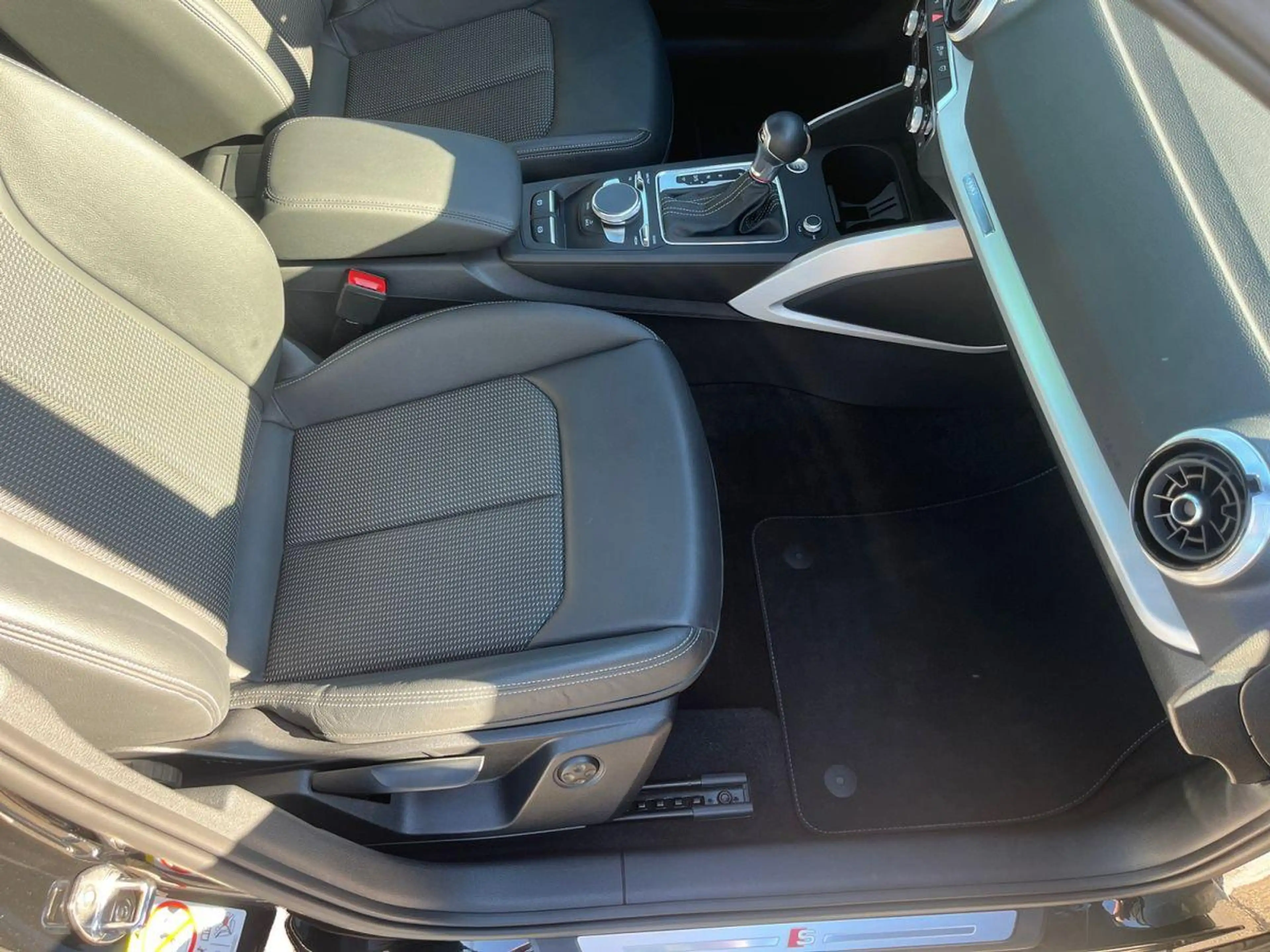 Audi Q2 35 TFSI S-LINE+NAVI+KAMERA+MATRIX+BLACK+SHZ — photo 14
