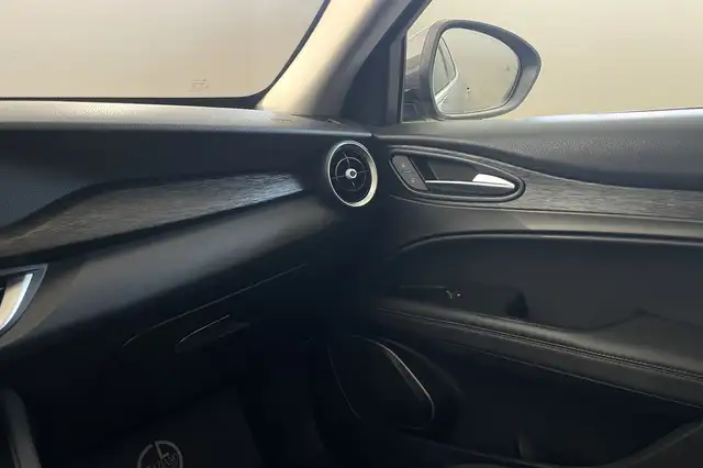 Alfa Romeo Stelvio view 24