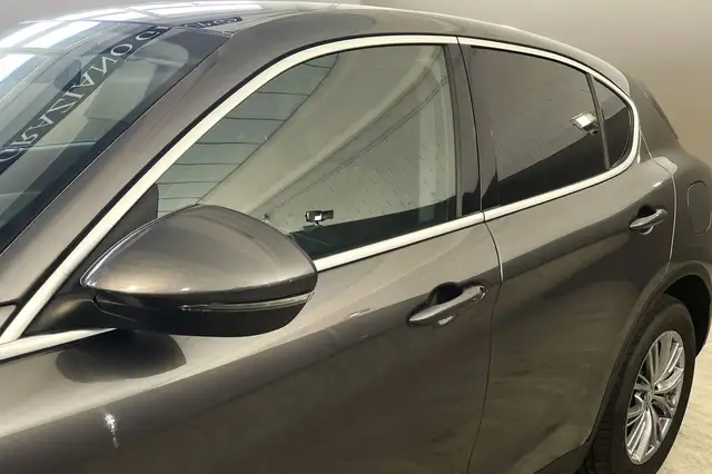 Alfa Romeo Stelvio view 11