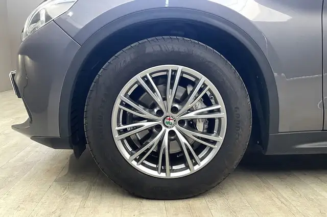 Alfa Romeo Stelvio view 10