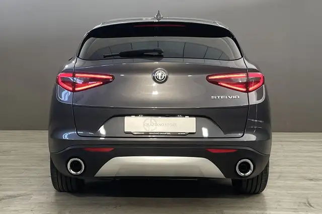 Alfa Romeo Stelvio view 5