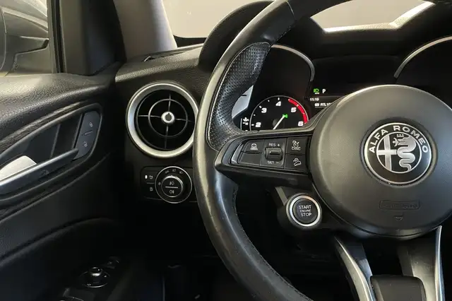 Alfa Romeo Stelvio view 20