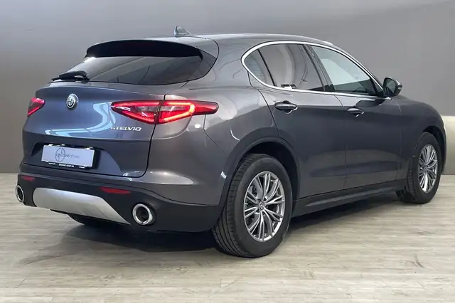 Alfa Romeo Stelvio view 6