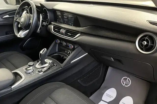 Alfa Romeo Stelvio view 27