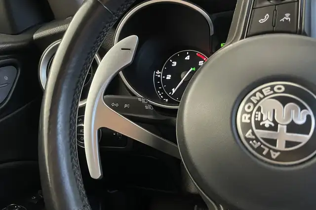 Alfa Romeo Stelvio view 18