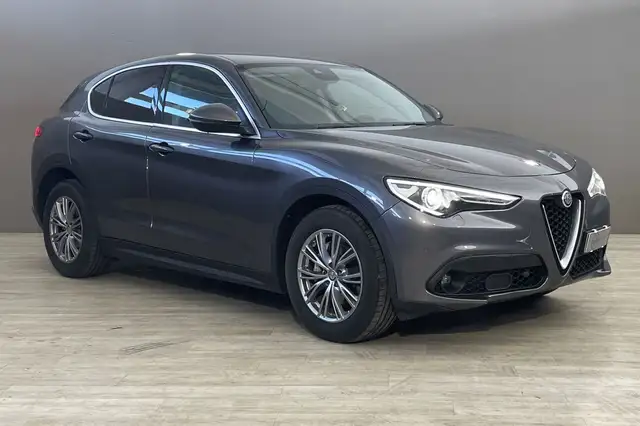 Alfa Romeo Stelvio view 8