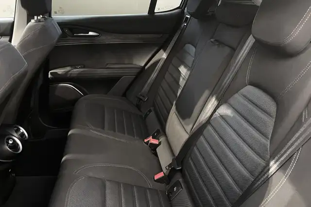 Alfa Romeo Stelvio view 25