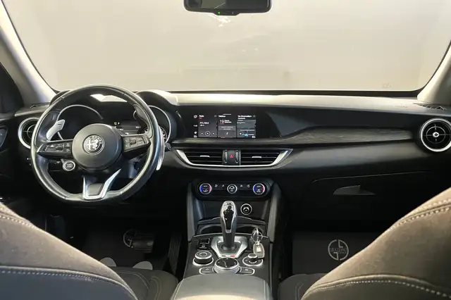 Alfa Romeo Stelvio view 15