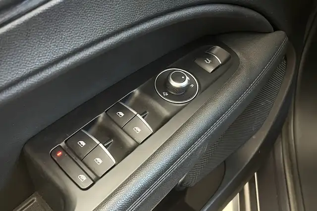 Alfa Romeo Stelvio view 14
