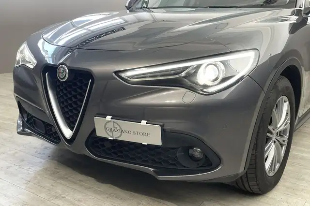 Alfa Romeo Stelvio view 9