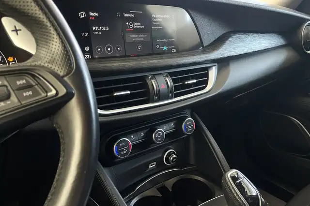 Alfa Romeo Stelvio view 23