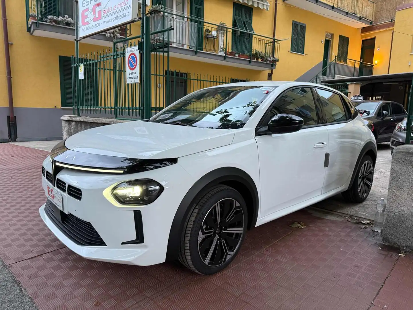 Lancia Ypsilon Hybrid e-DCT Blanc - 2