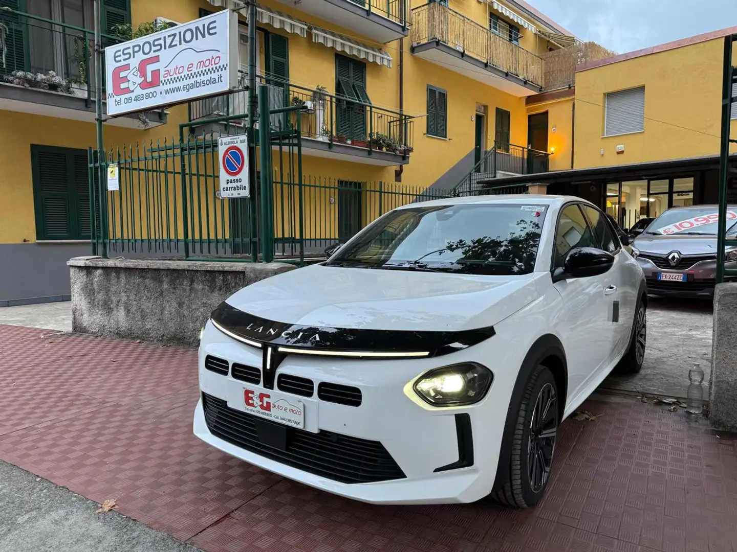 Lancia Ypsilon Hybrid e-DCT Blanc - 1