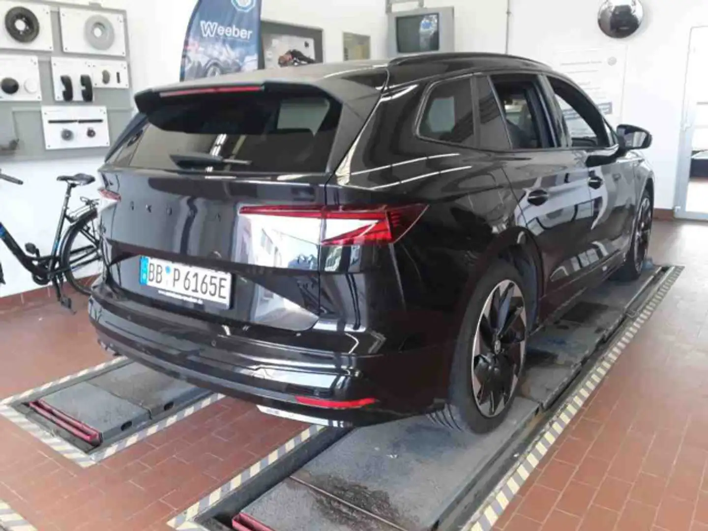 Skoda Enyaq iV 60 Sportline LED Nav RFK Wärmepumpe AHK Schwarz - 2