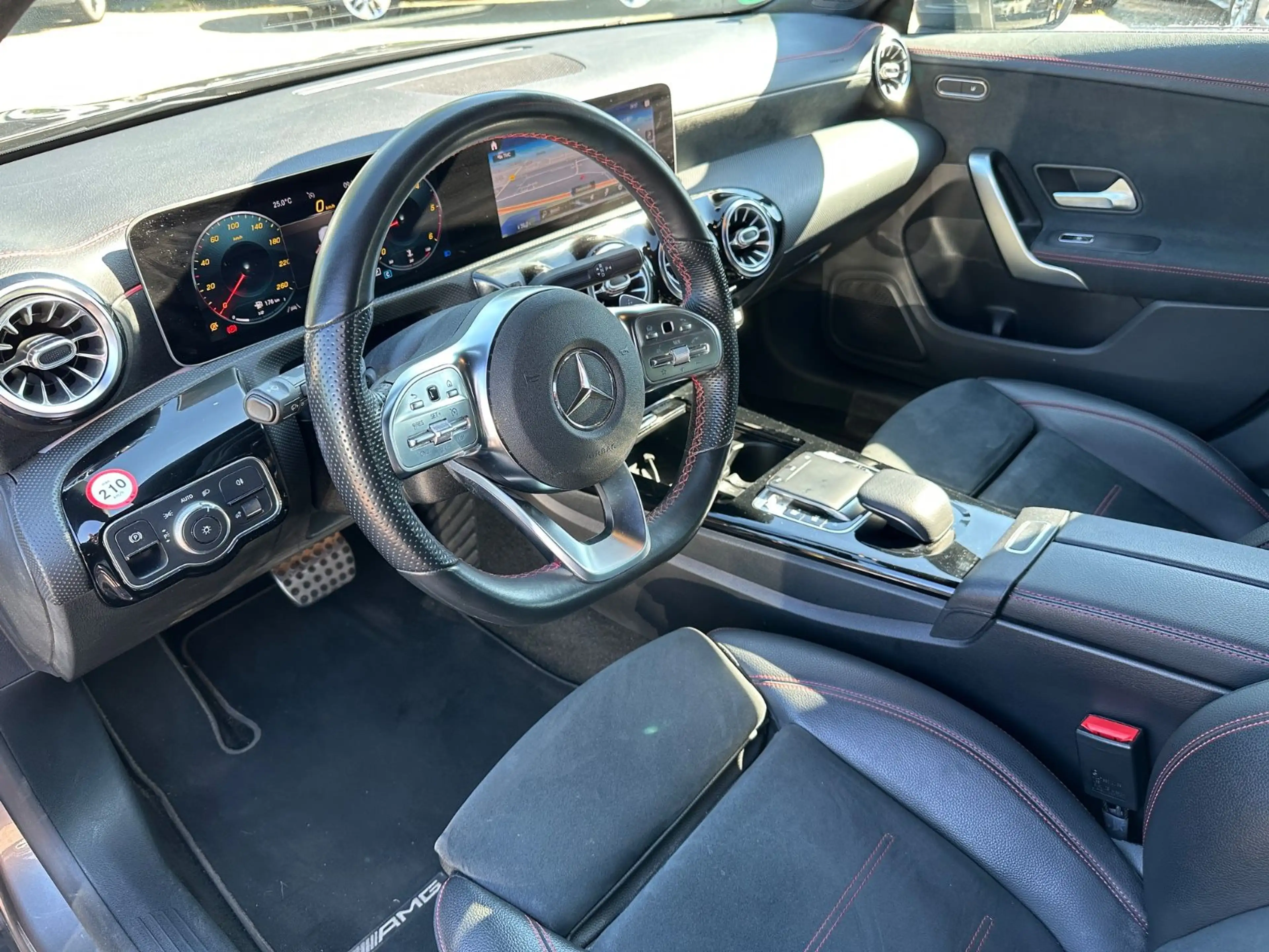 Mercedes-Benz CLA 220 AMG-LINE*MBUX*R-CAM*TEILLEDER*LED* — photo 13
