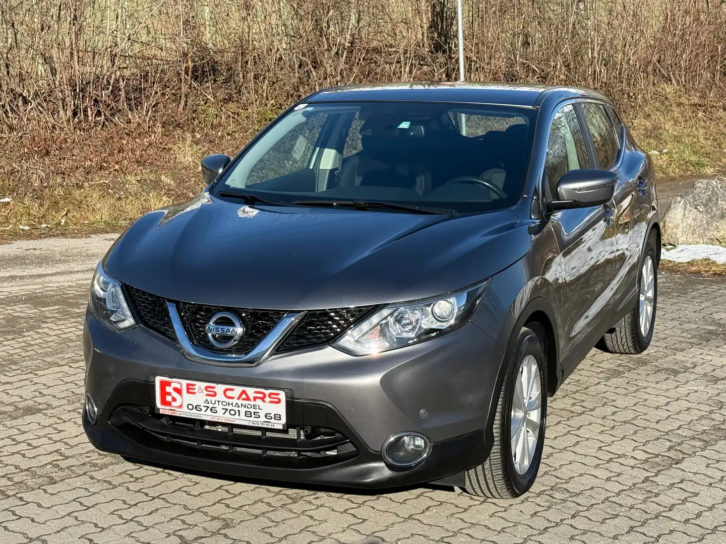 Nissan Qashqai 1.6 dCI Acenta 4x4 Automatik Grau - 1
