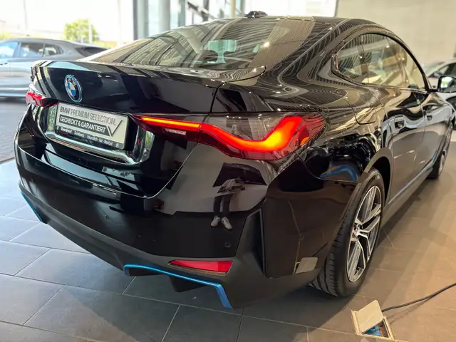 BMW I4 view 11